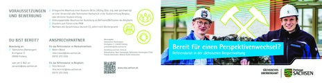 Zwei junge Männer vor dem Gebäude Oberbergamt, die für eine Ausbildung werben 