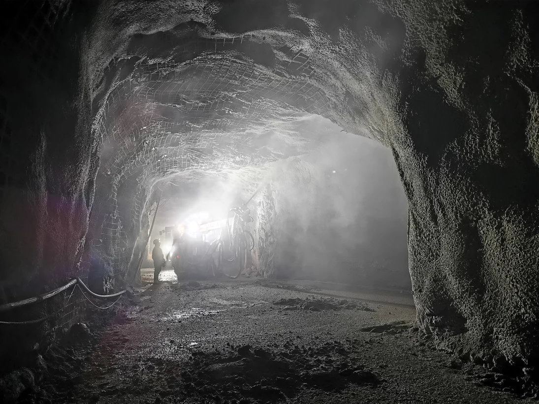 Spatbergwerk Niederschlag - Spritzbetonarbeiten in einer Ausbaustrecke der 7. Sohle