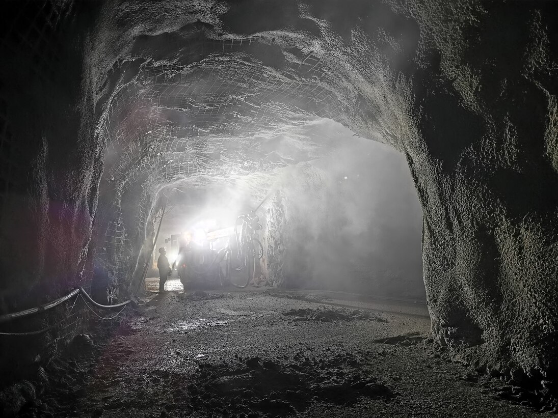 Spatbergwerk Niederschlag - Spritzbetonarbeiten in einer Ausbaustrecke der 7. Sohle 